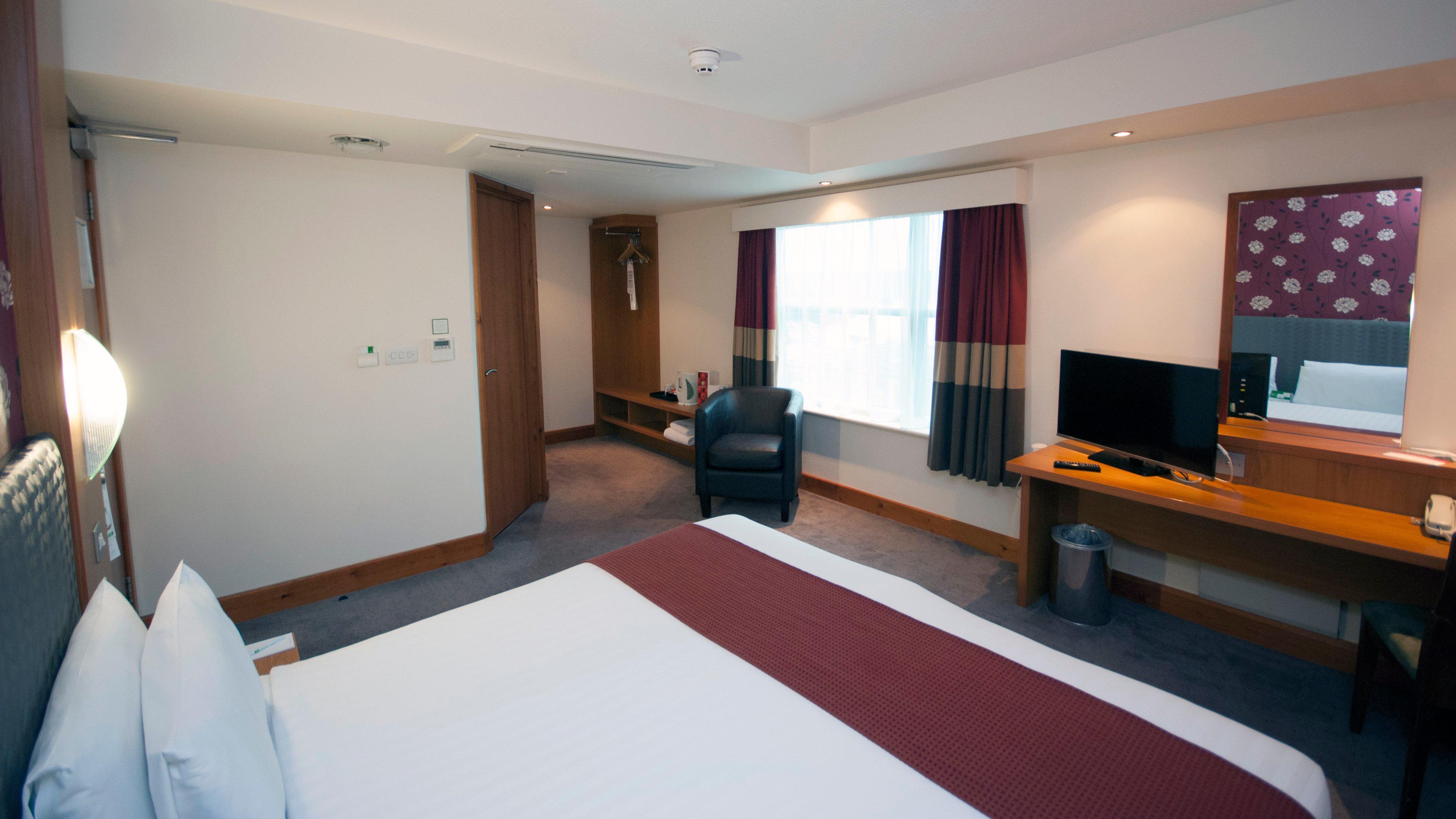 Holiday Inn Manchester - Central Park, An Ihg Hotel Bagian luar foto