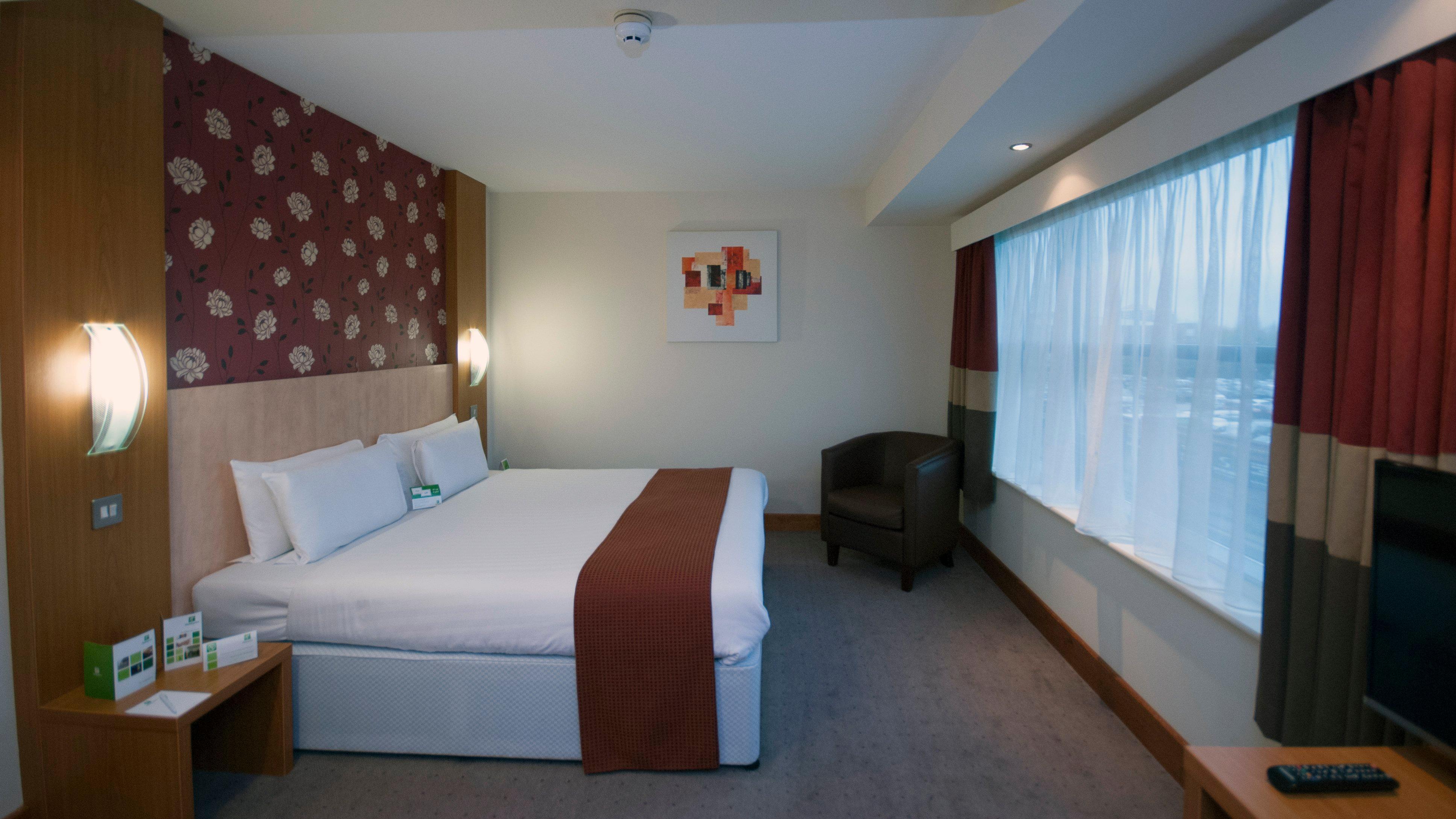 Holiday Inn Manchester - Central Park, An Ihg Hotel Bagian luar foto