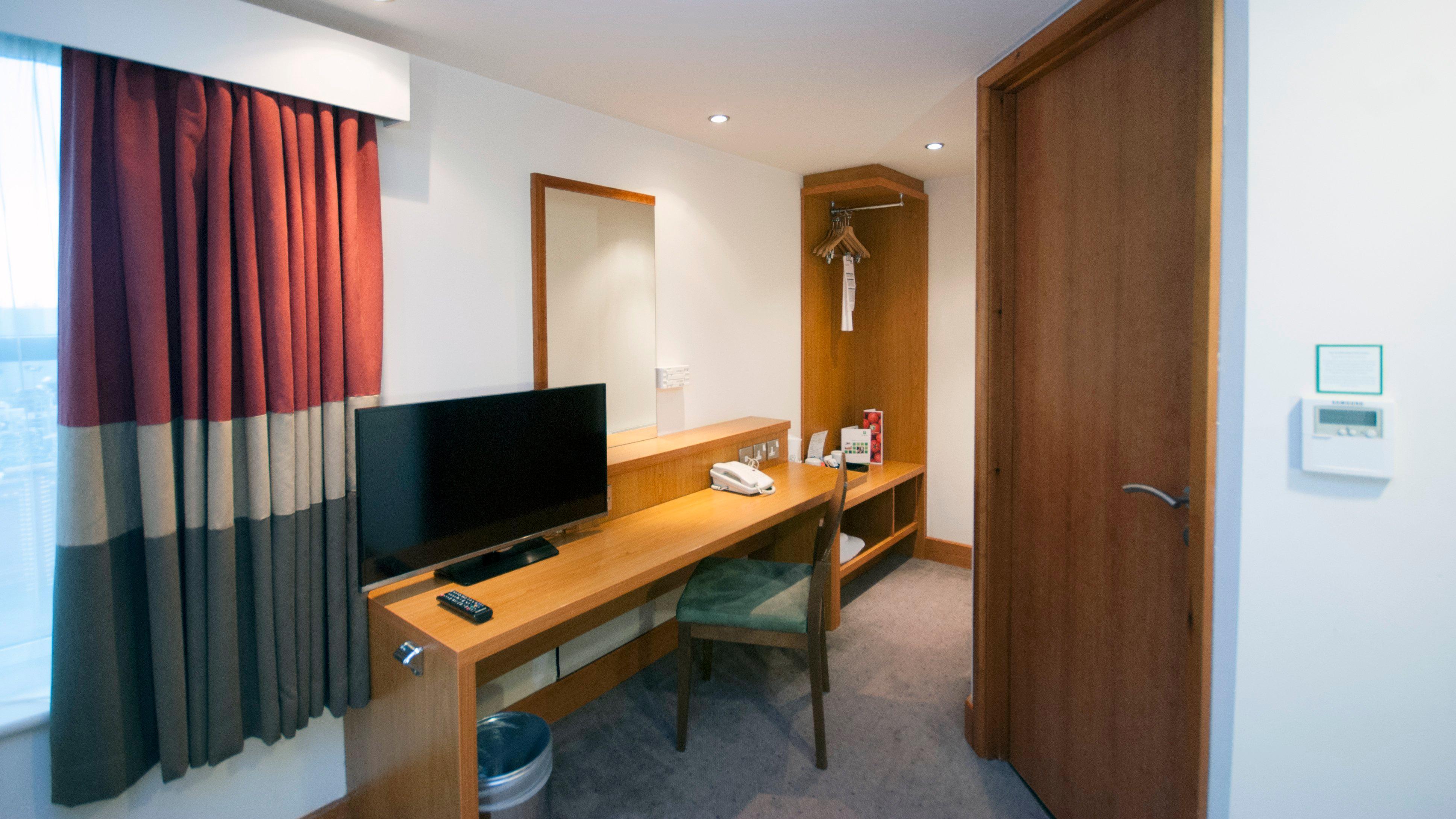 Holiday Inn Manchester - Central Park, An Ihg Hotel Bagian luar foto