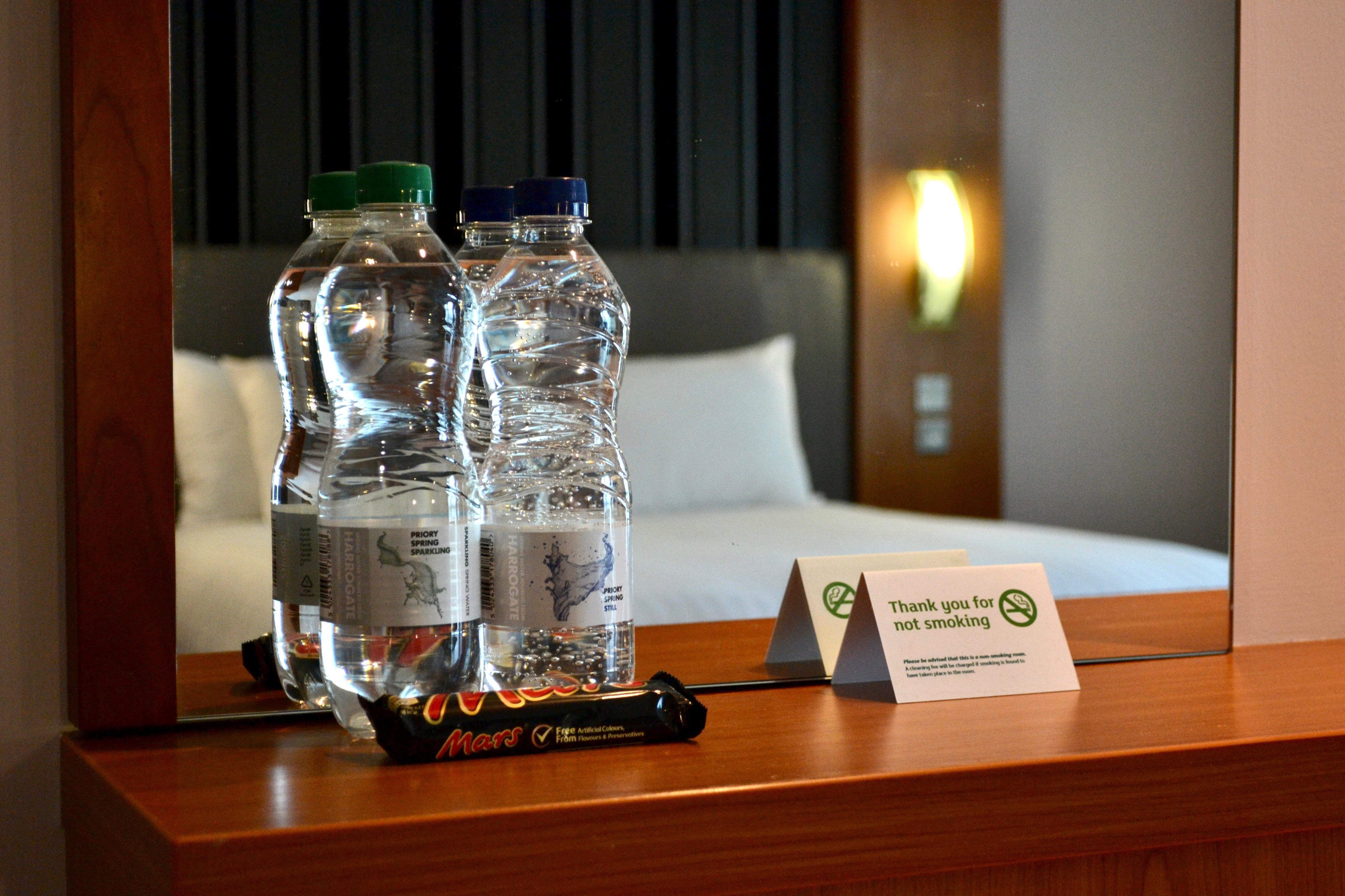 Holiday Inn Manchester - Central Park, An Ihg Hotel Bagian luar foto