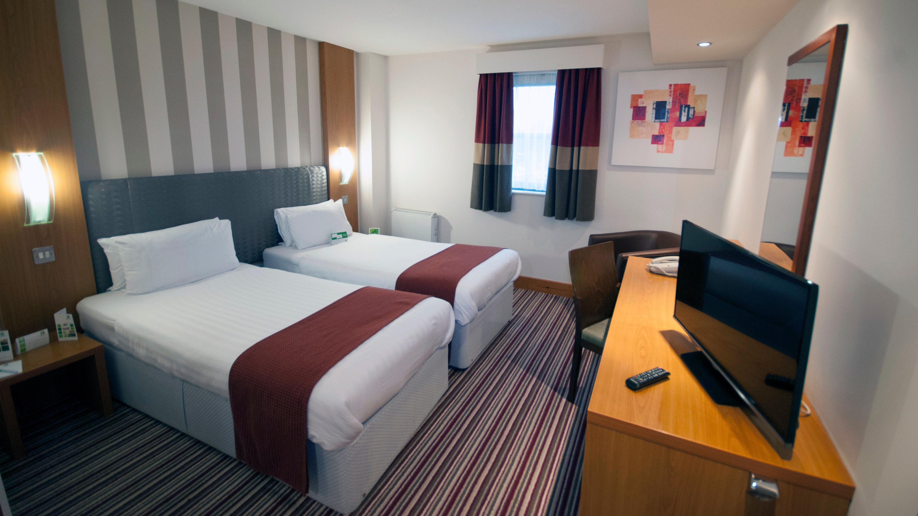 Holiday Inn Manchester - Central Park, An Ihg Hotel Bagian luar foto