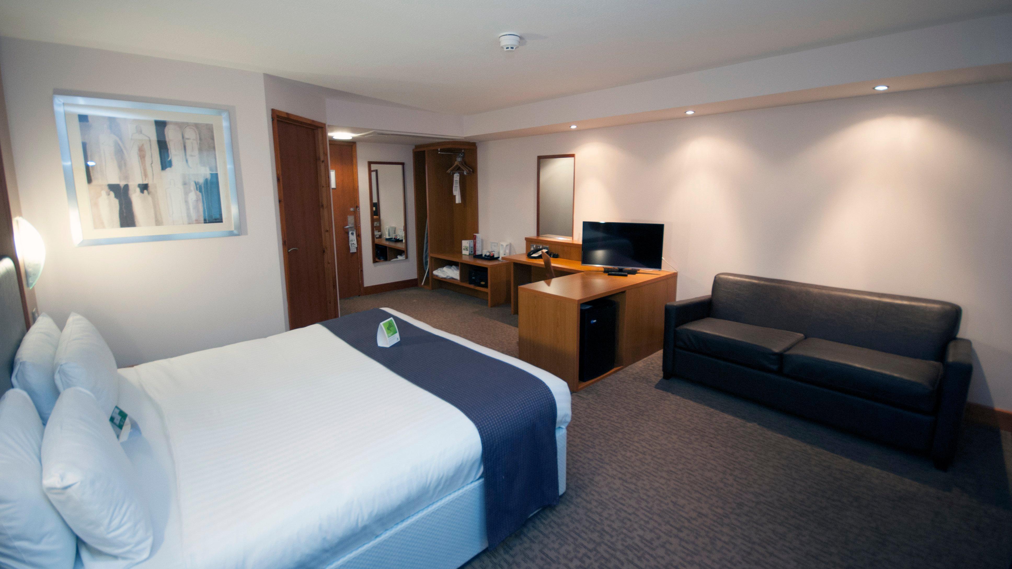 Holiday Inn Manchester - Central Park, An Ihg Hotel Bagian luar foto