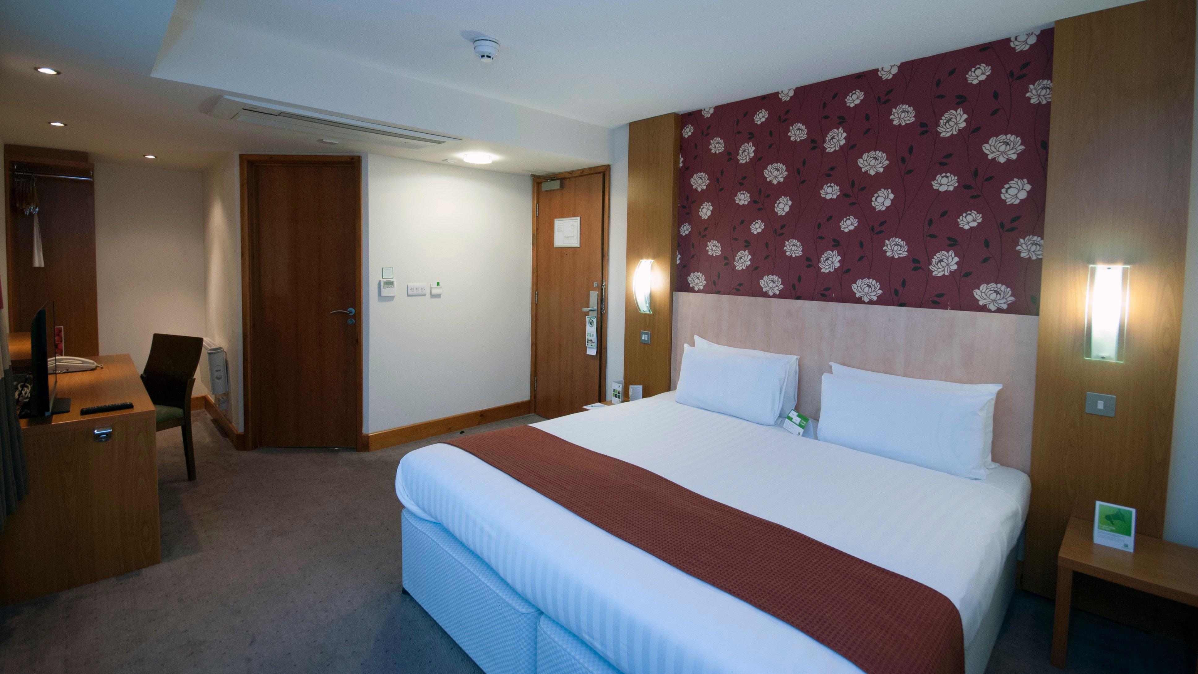 Holiday Inn Manchester - Central Park, An Ihg Hotel Bagian luar foto