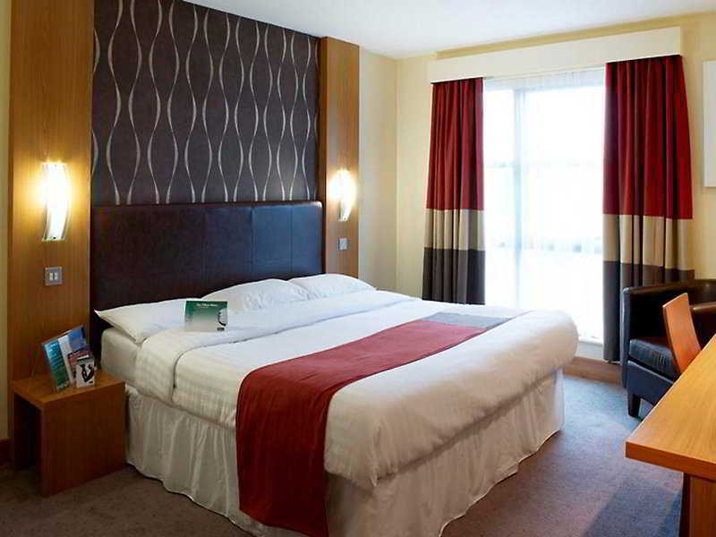 Holiday Inn Manchester - Central Park, An Ihg Hotel Bagian luar foto