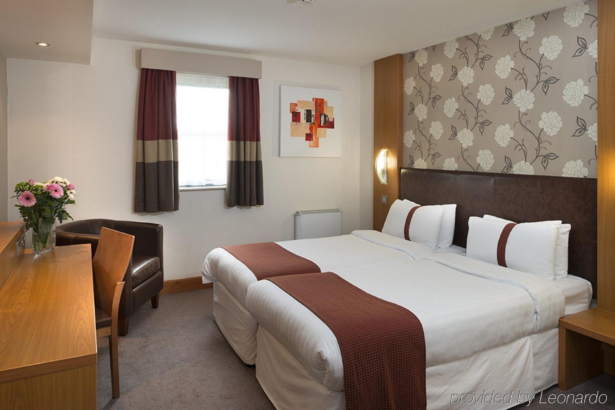 Holiday Inn Manchester - Central Park, An Ihg Hotel Bagian luar foto