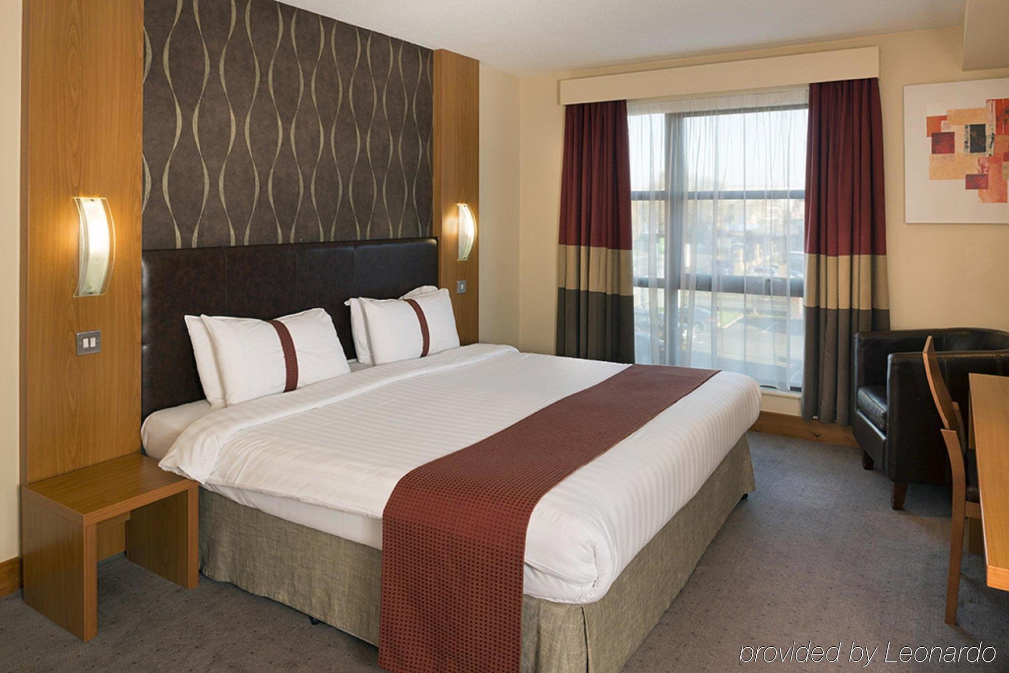 Holiday Inn Manchester - Central Park, An Ihg Hotel Bagian luar foto