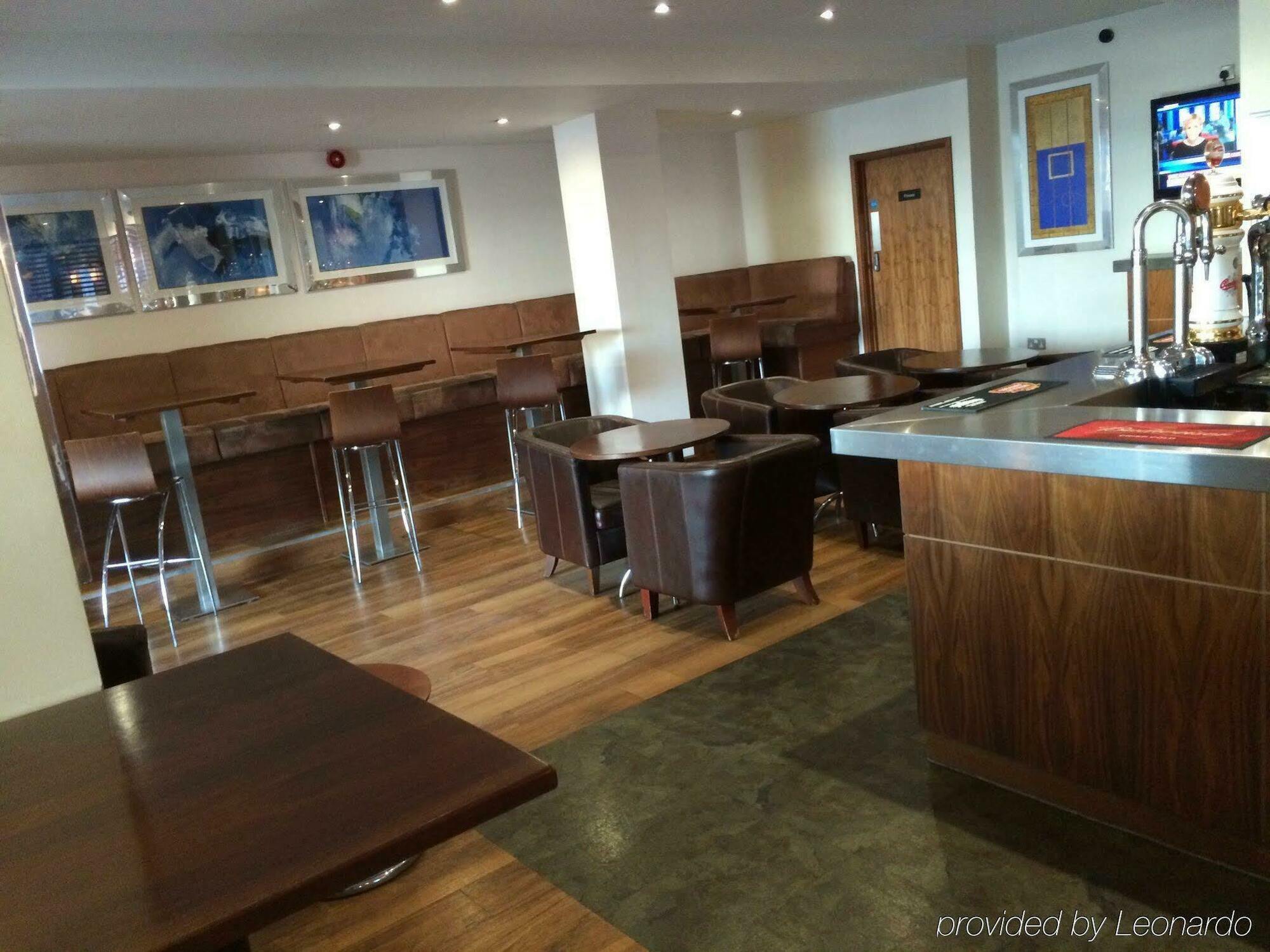 Holiday Inn Manchester - Central Park, An Ihg Hotel Bagian luar foto